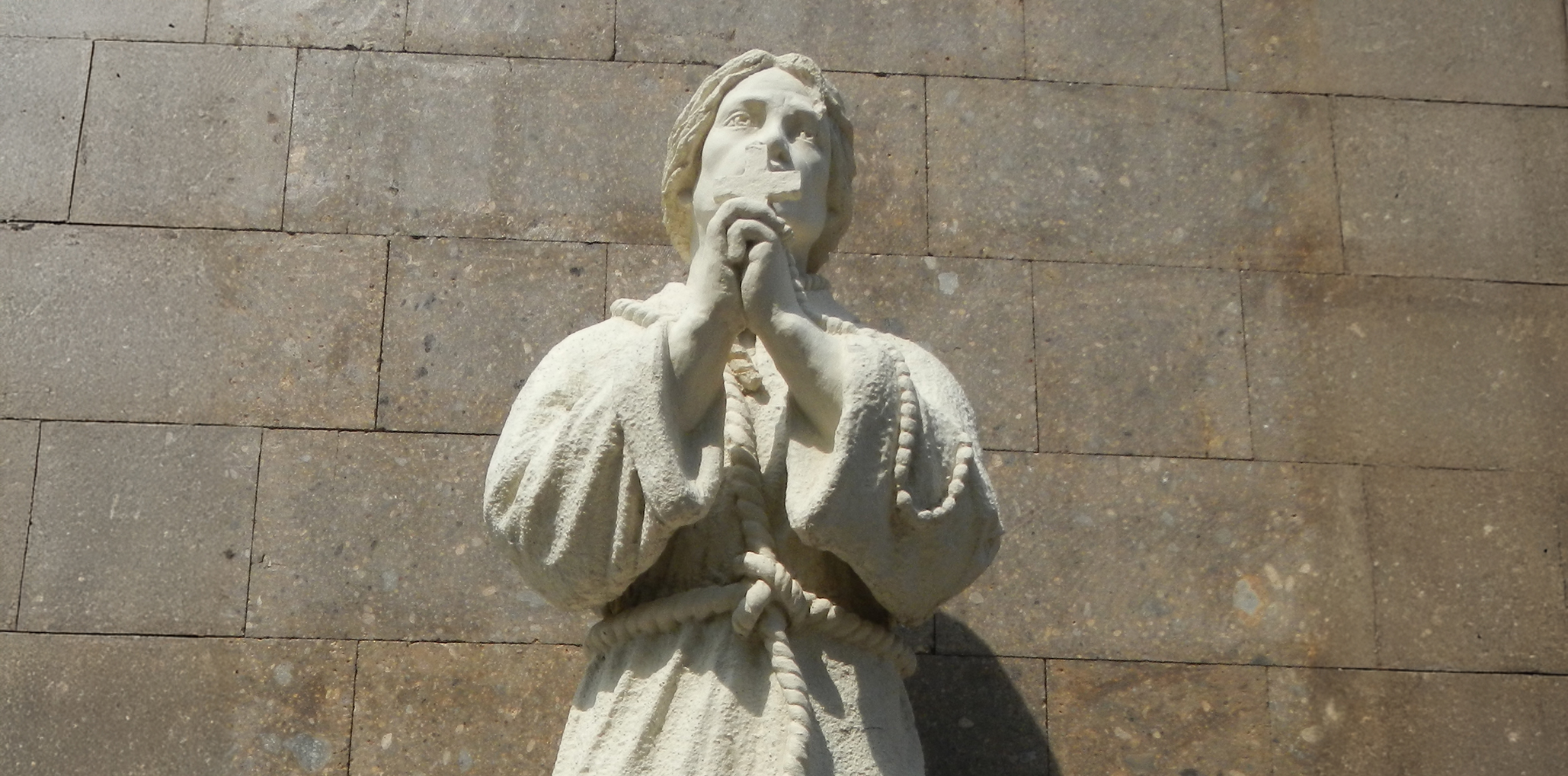 Saint Lorenzo Ruiz statue
