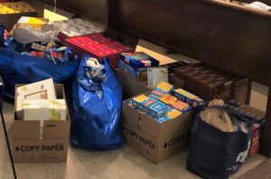 St. Anthony se bolsas de alimentos donadas
