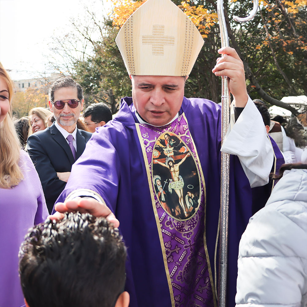 Obispo Menjivar-Obispo auxiliar de la Arquidiócesis de Washington